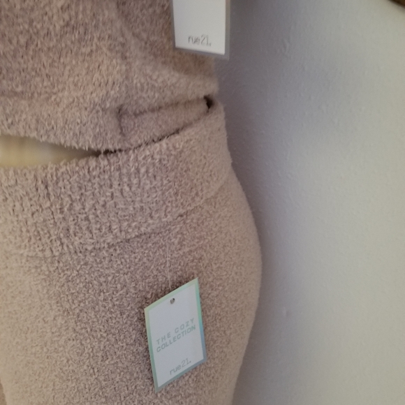 Cozy Set - Picture 4 of 8